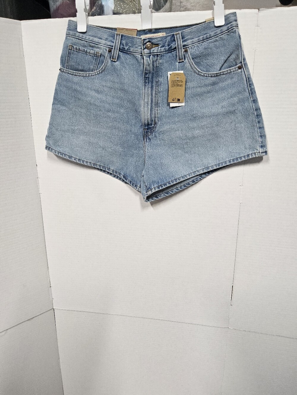 NWOT Size 14 Levis Shorts High-Waisted Women's Denim Mom Shorts light wash
